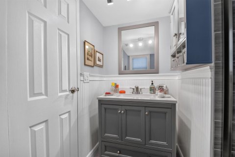 Condo in Lake Worth, Florida, 2 bedrooms  № 2189308 - photo 27