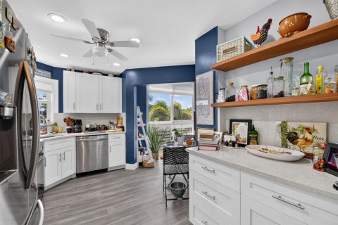 Condo in Lake Worth, Florida, 2 bedrooms  № 2189308 - photo 13