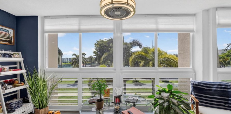 Condo in Lake Worth, Florida, 2 bedrooms  № 2189308