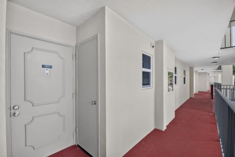 Condo in Lake Worth, Florida, 2 bedrooms  № 2189308 - photo 4