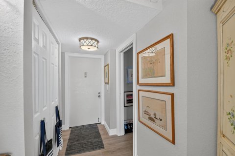 Condo in Lake Worth, Florida, 2 bedrooms  № 2189308 - photo 6