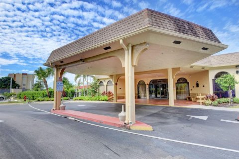 Condo in Lake Worth, Florida, 2 bedrooms  № 2189308 - photo 30