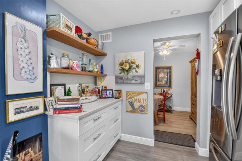 Condo in Lake Worth, Florida, 2 bedrooms  № 2189308 - photo 14