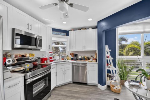 Condo in Lake Worth, Florida, 2 bedrooms  № 2189308 - photo 15