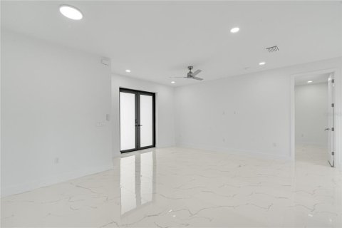 House in Rotonda, Florida 3 bedrooms, 137.12 sq.m. № 2204712 - photo 13