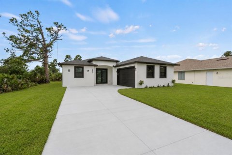 House in Rotonda, Florida 3 bedrooms, 137.12 sq.m. № 2204712 - photo 3