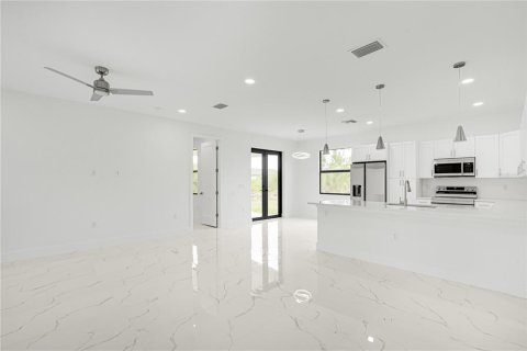 House in Rotonda, Florida 3 bedrooms, 137.12 sq.m. № 2204712 - photo 15