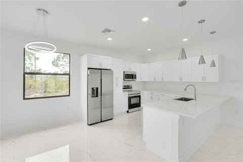House in Rotonda, Florida 3 bedrooms, 137.12 sq.m. № 2204712 - photo 9