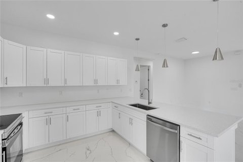 House in Rotonda, Florida 3 bedrooms, 137.12 sq.m. № 2204712 - photo 8