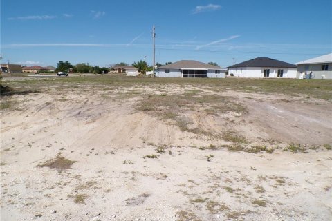 Terreno en venta en Cape Coral, Florida № 2096881 - foto 12