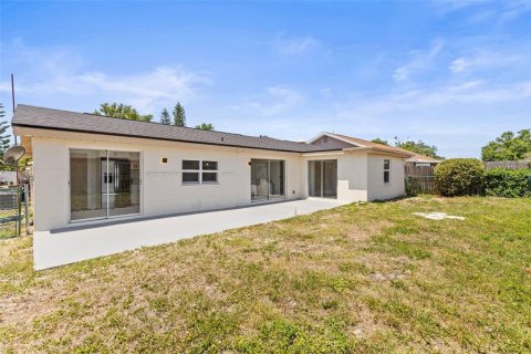 House in Holiday, Florida 3 bedrooms, 123.19 sq.m. № 1658705 - photo 30