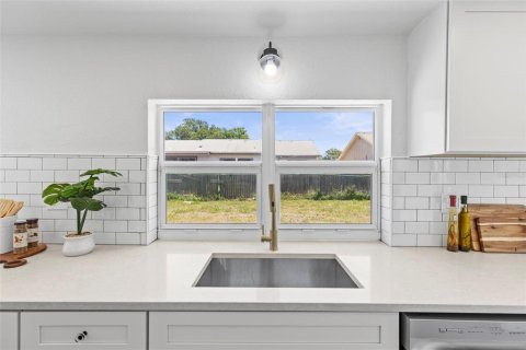 House in Holiday, Florida 3 bedrooms, 123.19 sq.m. № 1658705 - photo 17