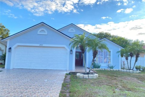 House in Orlando, Florida 5 bedrooms, 218.6 sq.m. № 1448349 - photo 1