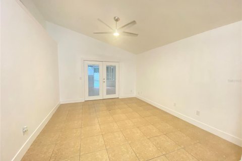 House in Orlando, Florida 5 bedrooms, 218.6 sq.m. № 1448349 - photo 11