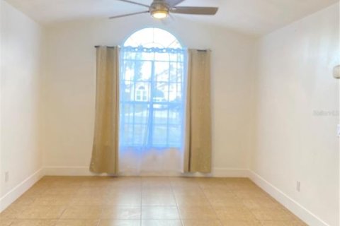 House in Orlando, Florida 5 bedrooms, 218.6 sq.m. № 1448349 - photo 5
