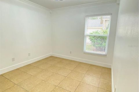 House in Orlando, Florida 5 bedrooms, 218.6 sq.m. № 1448349 - photo 17