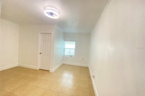 House in Orlando, Florida 5 bedrooms, 218.6 sq.m. № 1448349 - photo 25