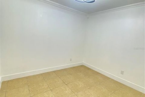 House in Orlando, Florida 5 bedrooms, 218.6 sq.m. № 1448349 - photo 18