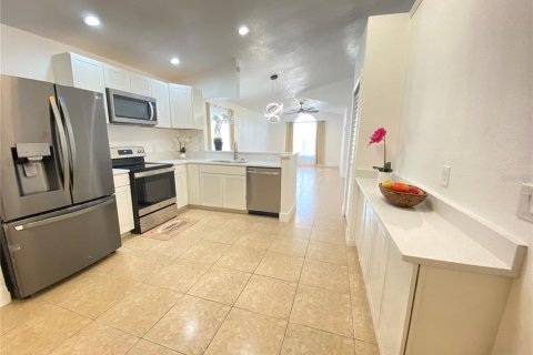 House in Orlando, Florida 5 bedrooms, 218.6 sq.m. № 1448349 - photo 8