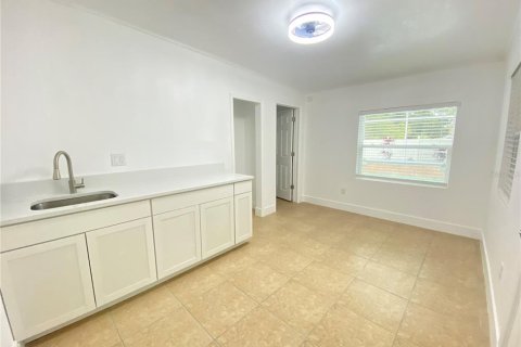 House in Orlando, Florida 5 bedrooms, 218.6 sq.m. № 1448349 - photo 22