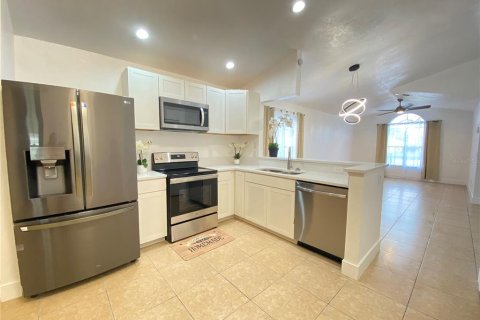 House in Orlando, Florida 5 bedrooms, 218.6 sq.m. № 1448349 - photo 6