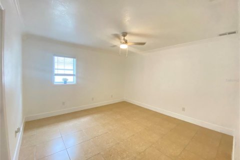 House in Orlando, Florida 5 bedrooms, 218.6 sq.m. № 1448349 - photo 12