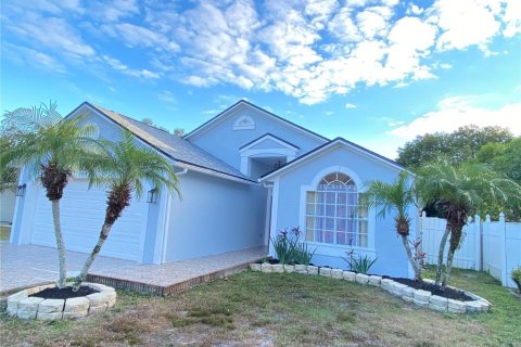 House in Orlando, Florida 5 bedrooms, 218.6 sq.m. № 1448349 - photo 2