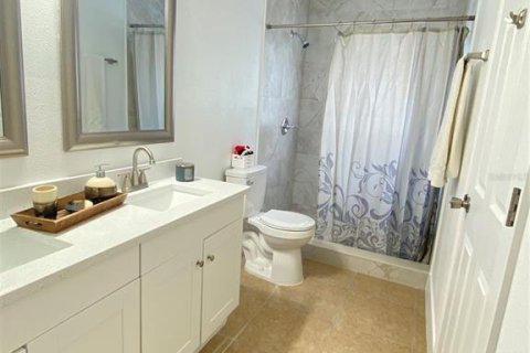 House in Orlando, Florida 5 bedrooms, 218.6 sq.m. № 1448349 - photo 15
