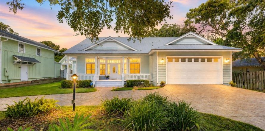 House in New Smyrna Beach, Florida 3 bedrooms, 189.24 sq.m. № 2305027