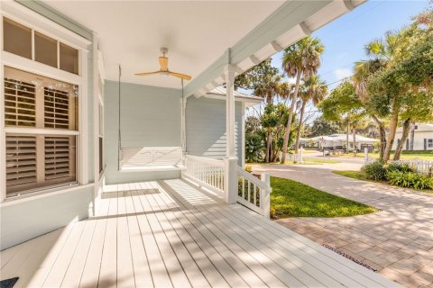 House in New Smyrna Beach, Florida 3 bedrooms, 189.24 sq.m. № 2305027 - photo 7