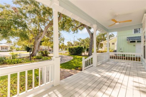 House in New Smyrna Beach, Florida 3 bedrooms, 189.24 sq.m. № 2305027 - photo 6