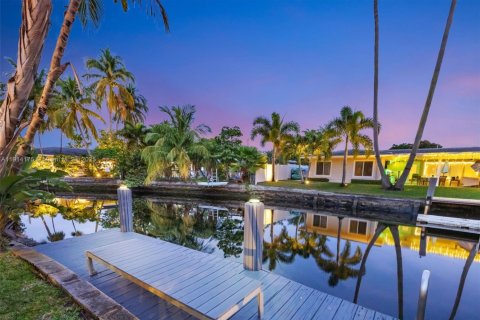 Casa en venta en Oakland Park, Florida, 3 dormitorios, 177.07 m2 № 1970886 - foto 2