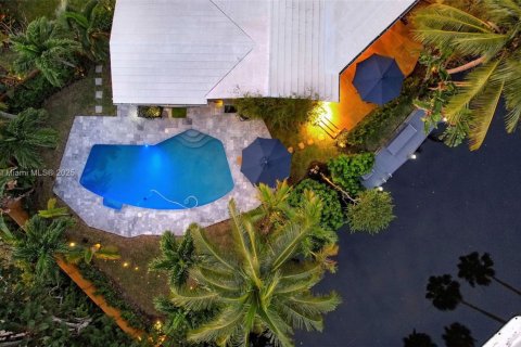 Casa en venta en Oakland Park, Florida, 3 dormitorios, 177.07 m2 № 1970886 - foto 1