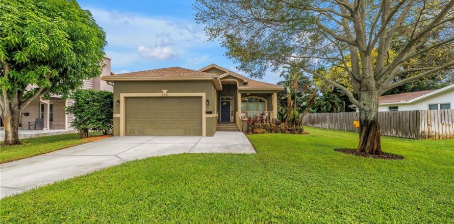 Villa ou maison à Saint Petersburg, Floride 3 chambres, 169.73 m2 № 2411400