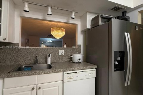 Condominio en alquiler en Margate, Florida, 1 dormitorio, 78.97 m2 № 1983873 - foto 8