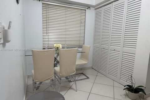 Condominio en alquiler en Margate, Florida, 1 dormitorio, 78.97 m2 № 1983873 - foto 9