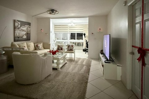 Condo in Margate, Florida, 1 bedroom  № 1983873