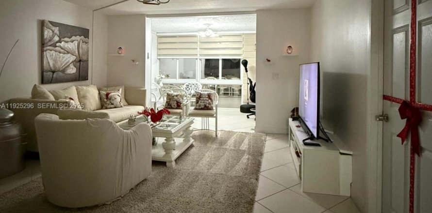 Condominio en Margate, Florida, 1 dormitorio № 1983873