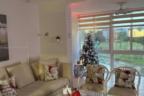 Condominio en alquiler en Margate, Florida, 1 dormitorio, 78.97 m2 № 1983873 - foto 3