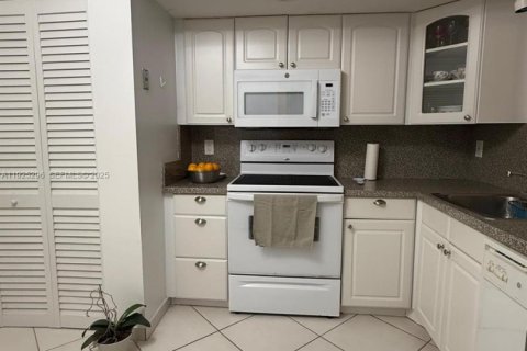 Condominio en alquiler en Margate, Florida, 1 dormitorio, 78.97 m2 № 1983873 - foto 6