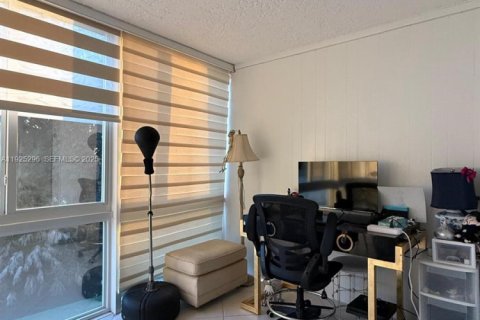 Condominio en alquiler en Margate, Florida, 1 dormitorio, 78.97 m2 № 1983873 - foto 4