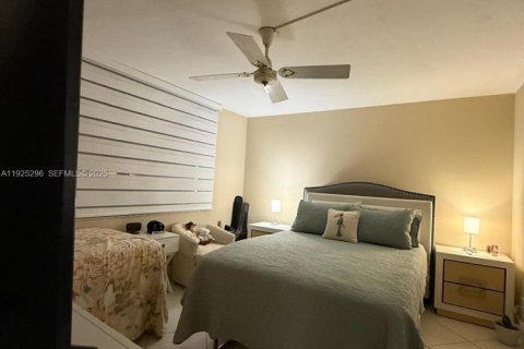 Condominio en alquiler en Margate, Florida, 1 dormitorio, 78.97 m2 № 1983873 - foto 12