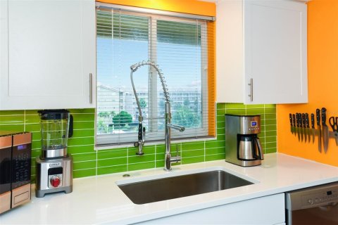 Condo in Bradenton, Florida, 2 bedrooms  № 1744803 - photo 7