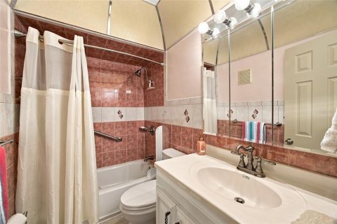 Condo in Saint Petersburg, Florida, 2 bedrooms  № 2386180 - photo 19