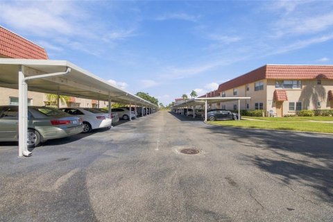 Condo in Saint Petersburg, Florida, 2 bedrooms  № 2386180 - photo 24