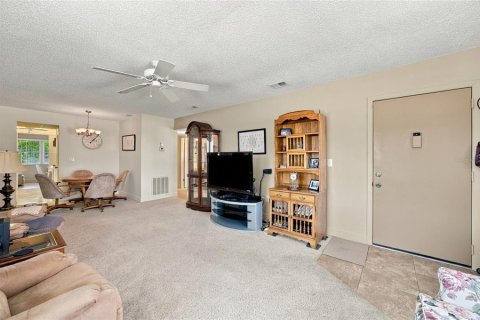 Condo in Saint Petersburg, Florida, 2 bedrooms  № 2386180 - photo 6