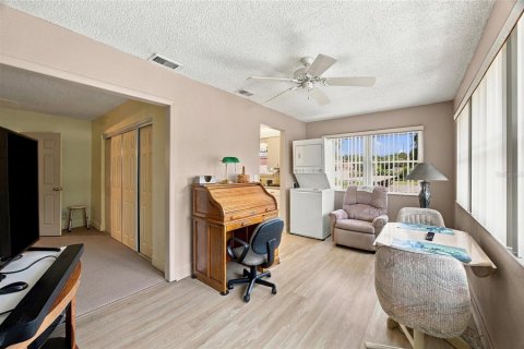 Condo in Saint Petersburg, Florida, 2 bedrooms  № 2386180 - photo 14