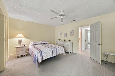 Condo in Saint Petersburg, Florida, 2 bedrooms  № 2386180 - photo 15