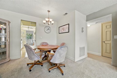 Condo in Saint Petersburg, Florida, 2 bedrooms  № 2386180 - photo 8