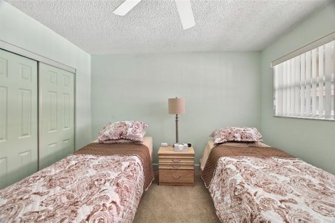 Condo in Saint Petersburg, Florida, 2 bedrooms  № 2386180 - photo 21
